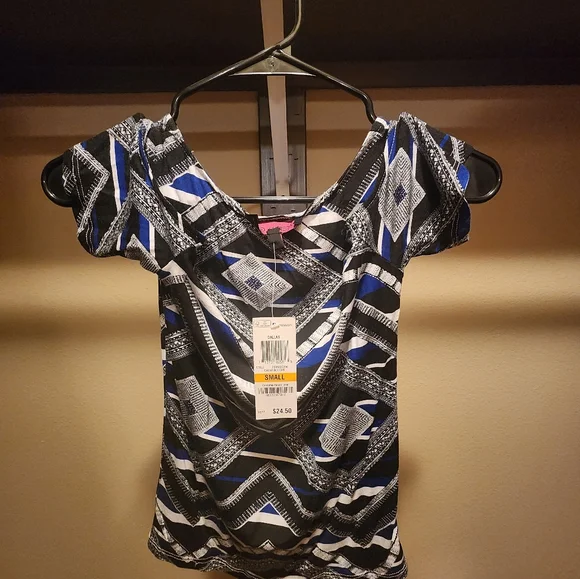 Top - Picture 2 of 3